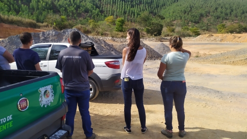 A equipe do Semente esteve em Ipaba para conhecer o terreno onde ser&aacute; constru&iacute;do o galp&atilde;o